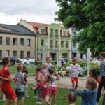 Czytanie dla dzieci na rynku w Wieruszowie