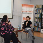 Spotkanie autorskie z Katarzyną Kielecką. Autorka podczas rozmowy