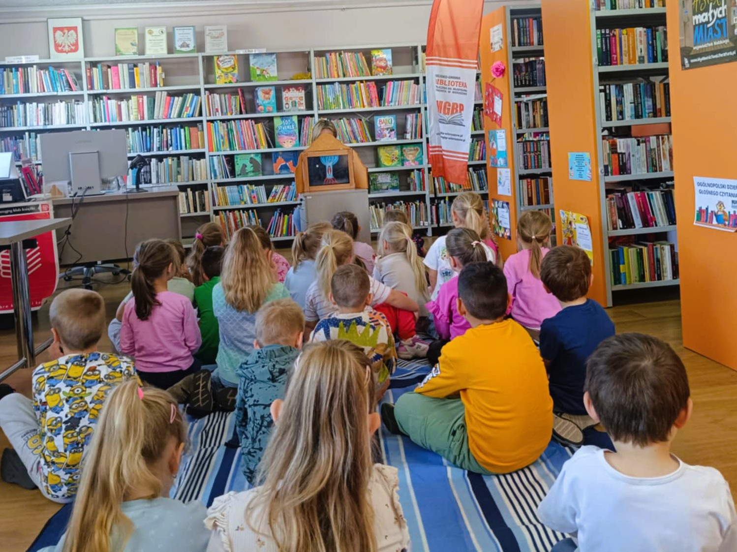 Pszczółki i Tygryski w bibliotece – Filia Pieczyska Pszczółki i Tygryski w bibliotece – Filia Pieczyska