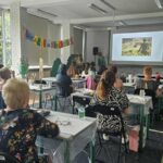 sala, uczestnicy oglądają prezentacje
