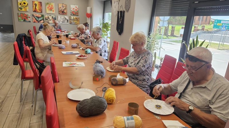 Warsztaty artystyczne – pleciemy podkładki Warsztaty artystyczne – pleciemy podkładki