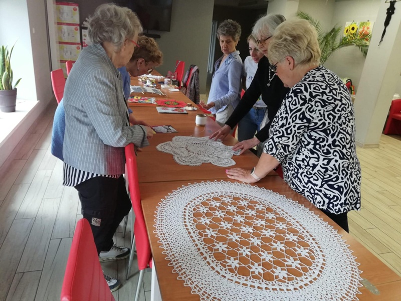 Spotkanie Klubu Robótek Ręcznych w Filii Bibliotecznej nr 3 Spotkanie Klubu Robótek Ręcznych w Filii Bibliotecznej nr 3