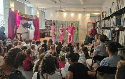 Trzy Świnki w bibliotece