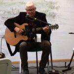 pan gra na gitarze