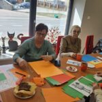 Seniorzy na warsztatach artystycznych