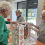 Warsztaty artystyczne dla Seniorów, robimy skrzynki