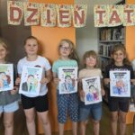 grupowe zdjęcie dzieci, w tle napis Dzień Taty